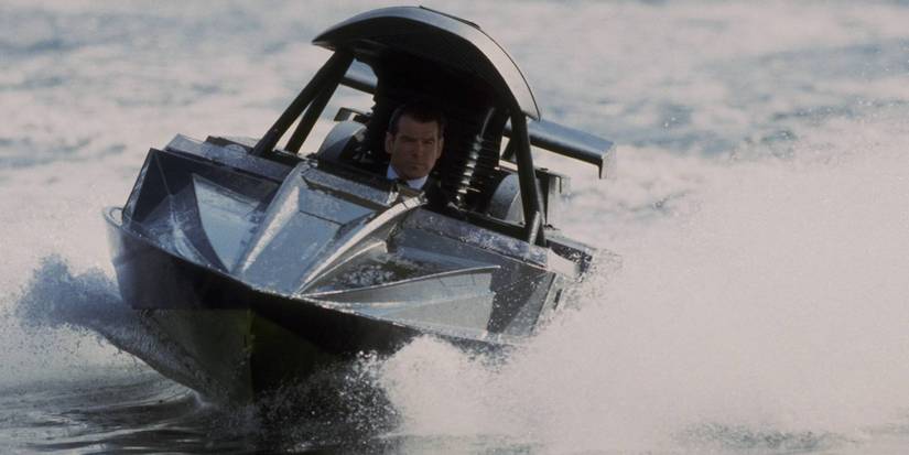 the world is not enough q-boat