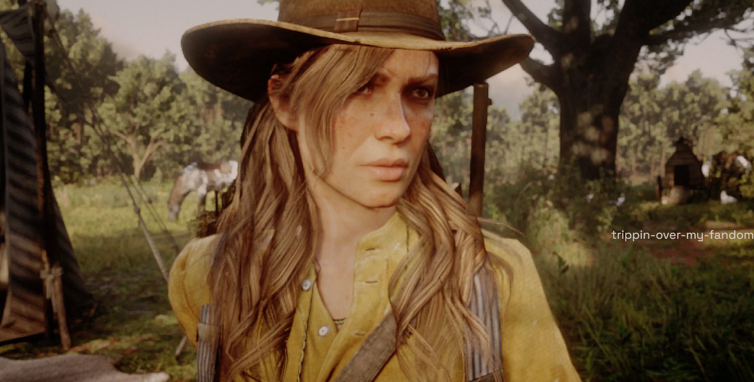 Red Dead Redemption 2 Sadie Adler di perkemahan dengan topi koboi