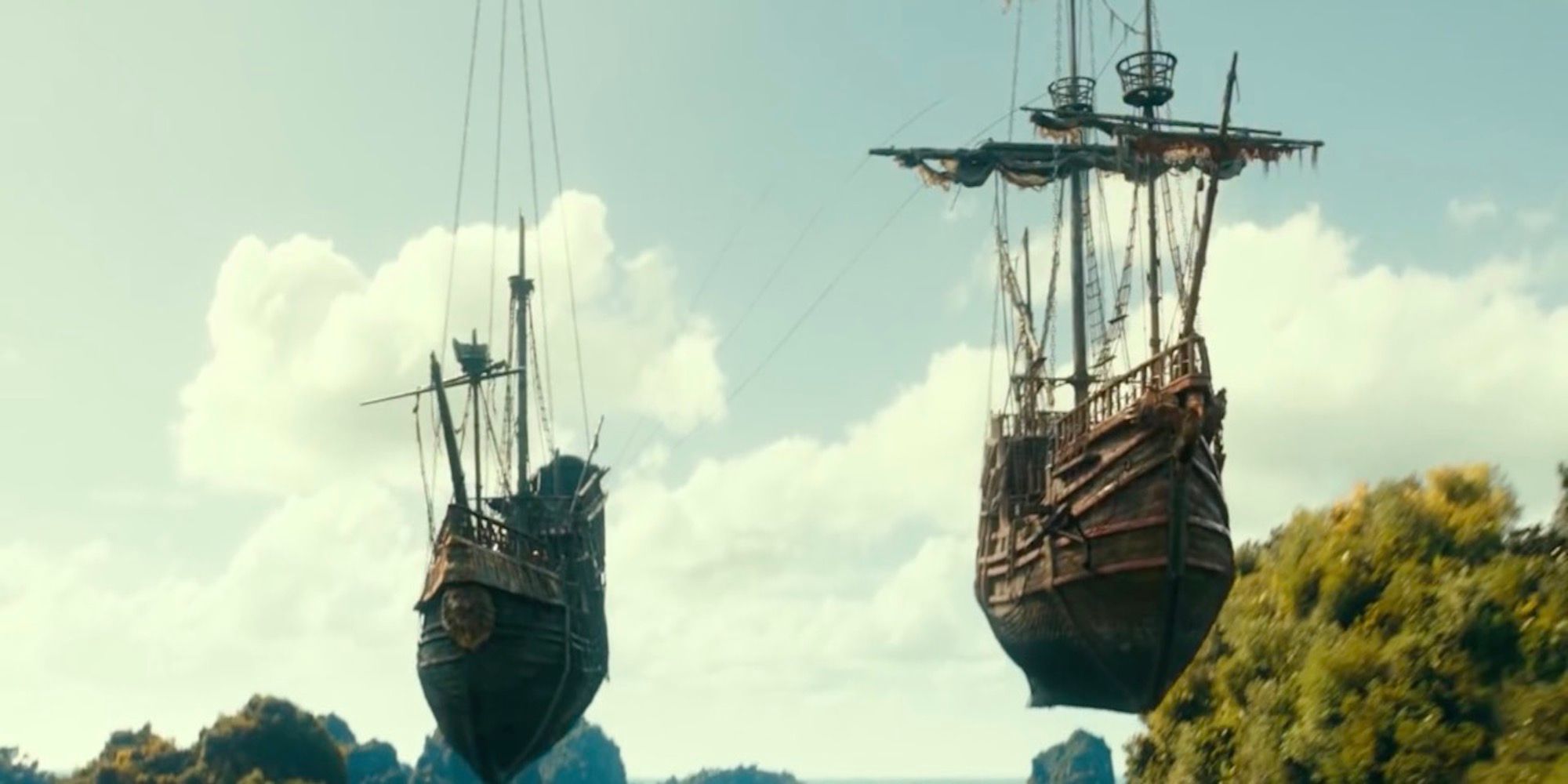 The twin ships flying in the Uncharted Movie