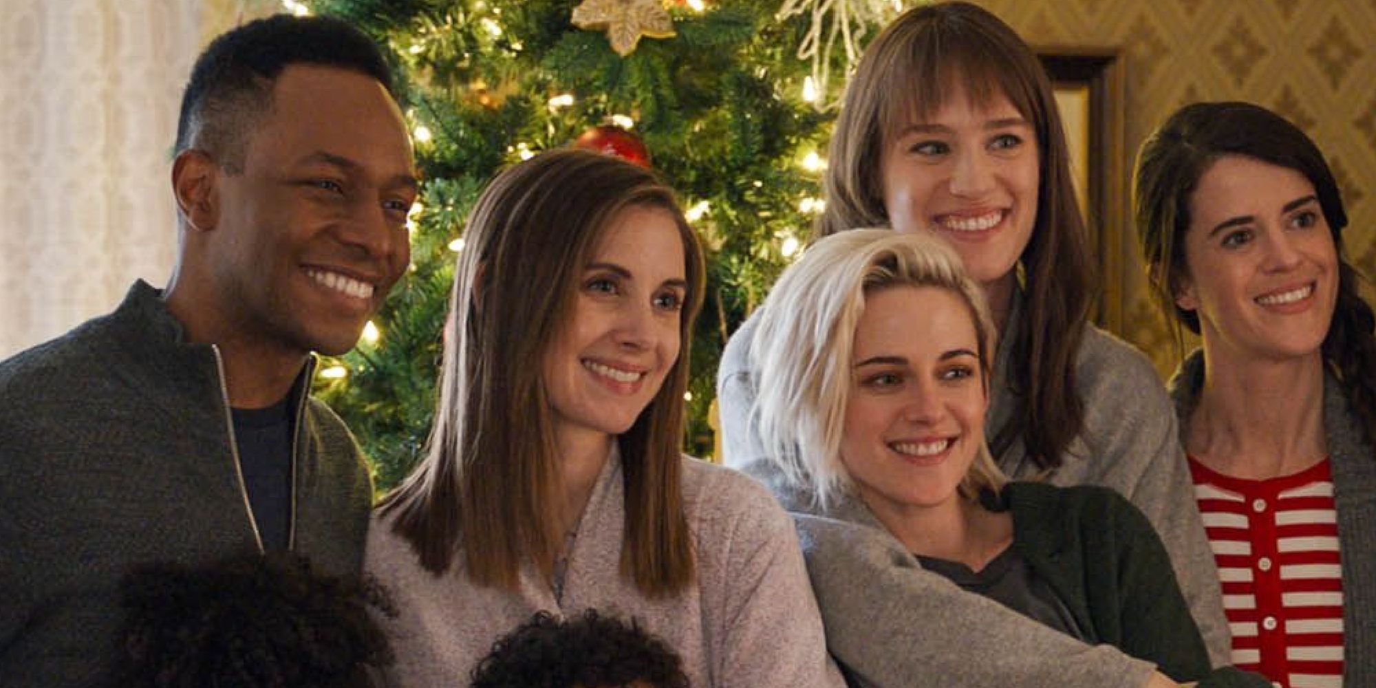 Alison Brie posing for a family picture with Burl Moseley, Kristen Stewart, Mackenzie Davis, Mary Holland, and 