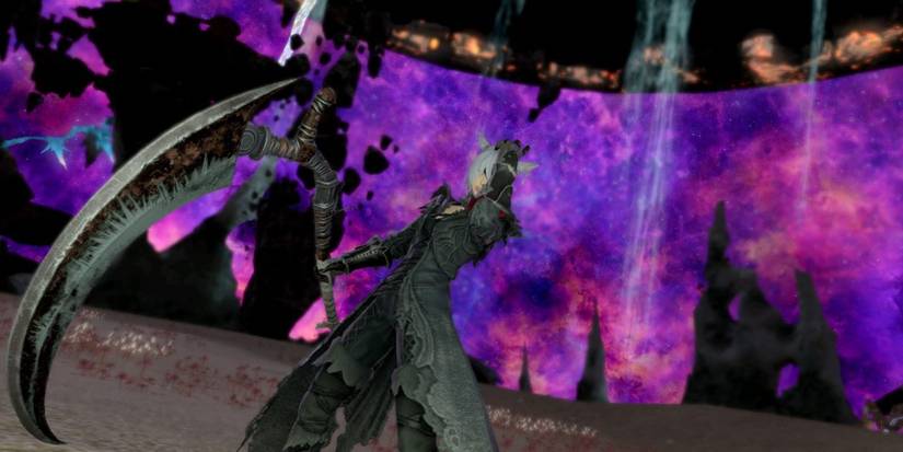 FF14 A Reaper doing a pose before combat