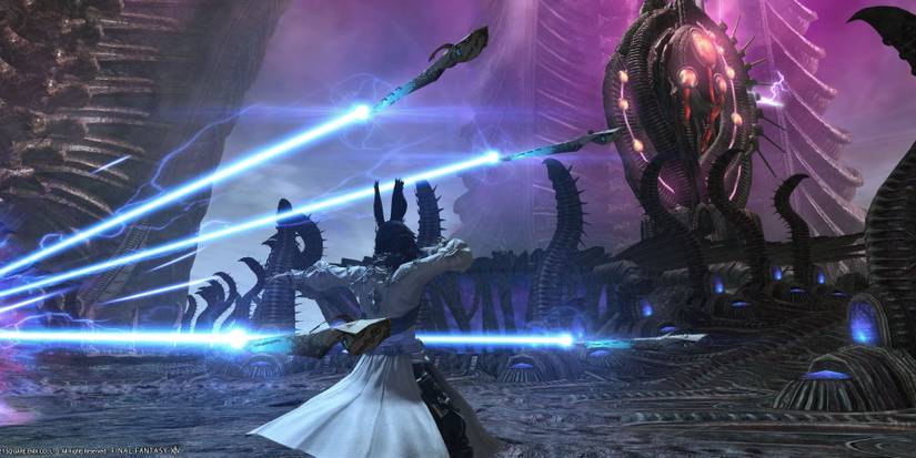 FF14 A Sage unleashing an attack