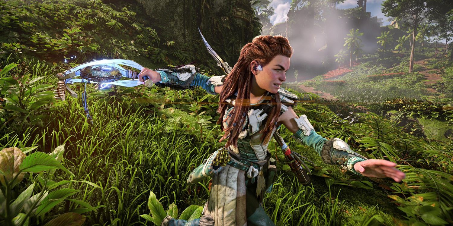 Aloy in a green and white, armored outfit holding a white scoop with a disc inside that's got blue lightning on it