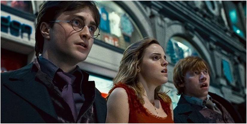 Harry Potter Scene in Deathly Hallows in London Harry Hermione and Ron