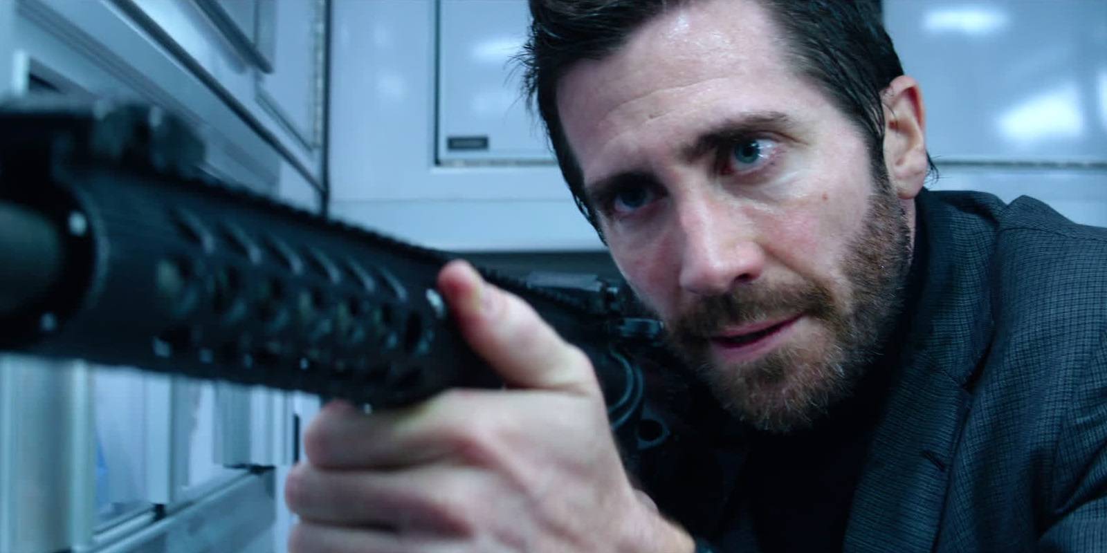 Jake Gyllenhaal holding an assault rifle in Ambulance