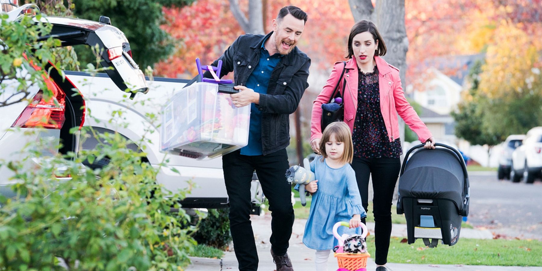 Greg (Colin Hanks) and Jennifer (Zoe Lister-Jones) with their daughter Lark (Ana Sophia Heger) in Life In Pieces