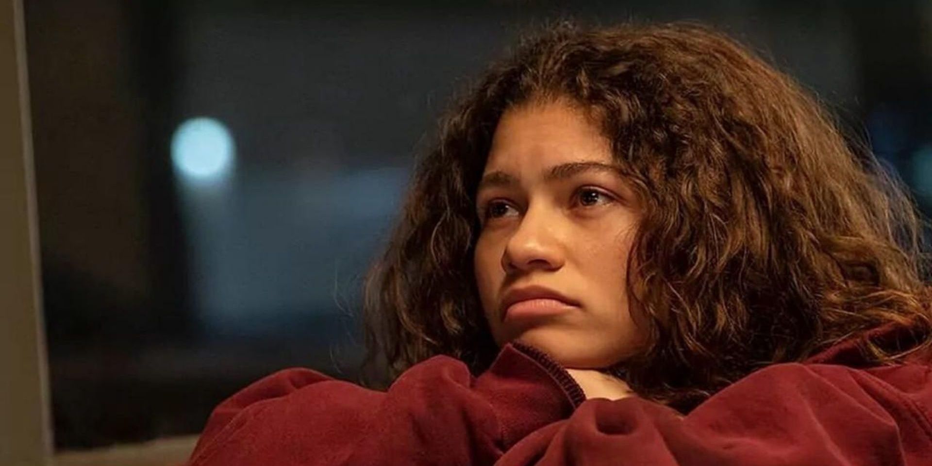 Rue talks to Ali in a diner during a Euphoria special