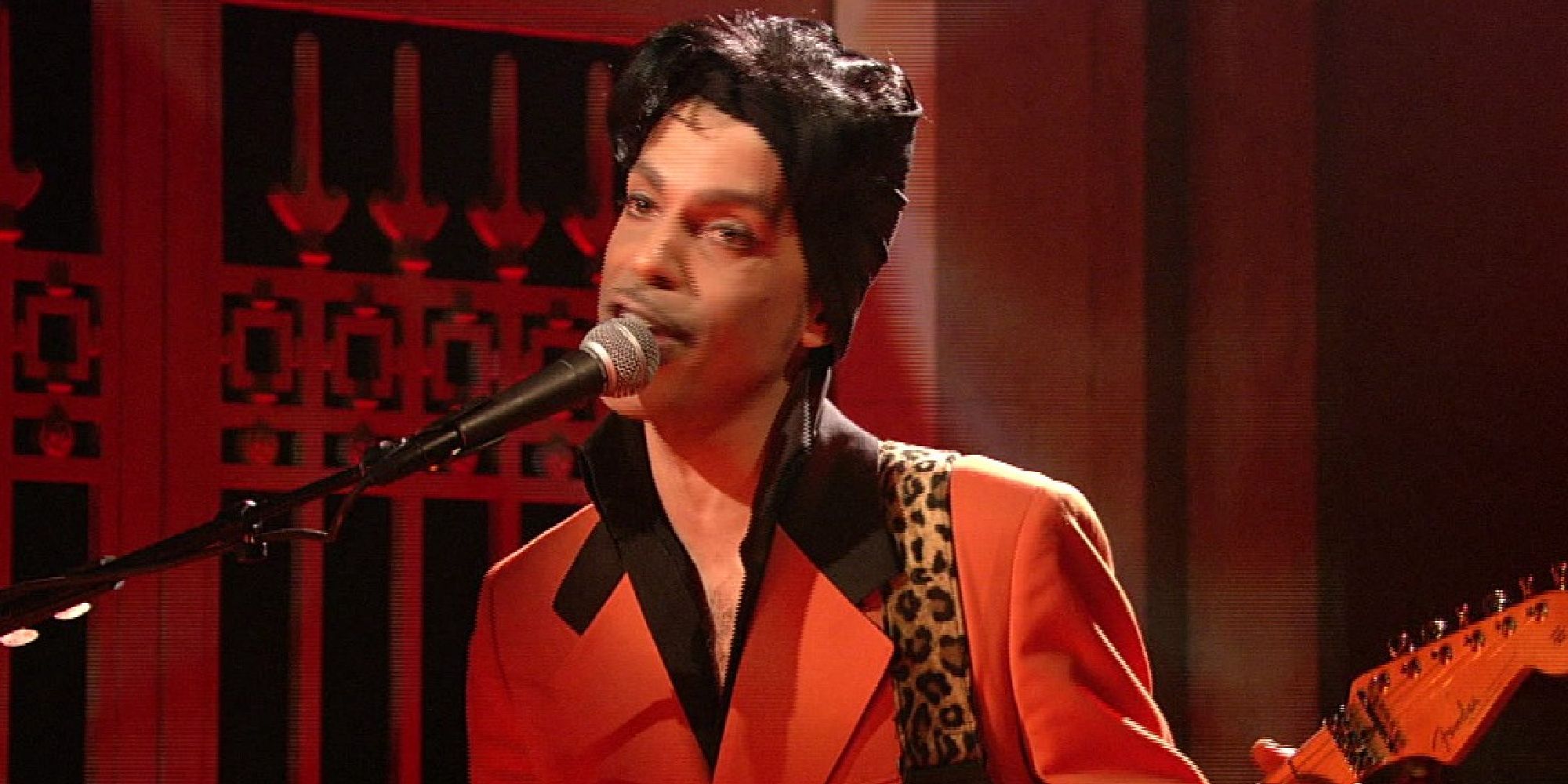 Prince performing "Fury" on SNL in 2006
