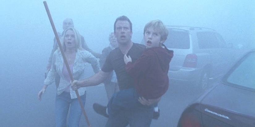 Sci Fi 2000s The Mist protagonists running through mist 