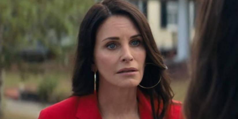 Courteney Cox as Gale Weathers in Scream 2022