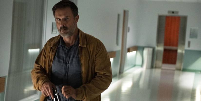 David Arquette as Dewey Riley in the hospital in Scream (2022)