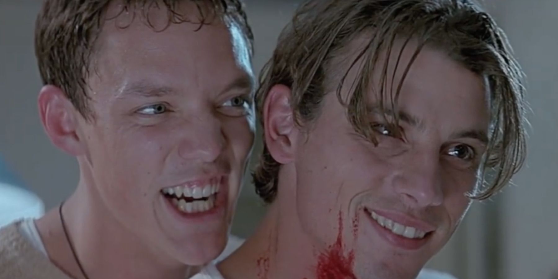Stu Macher (Matthew Lillard) and Billy Loomis (Skeet Ulrich) in Scream 