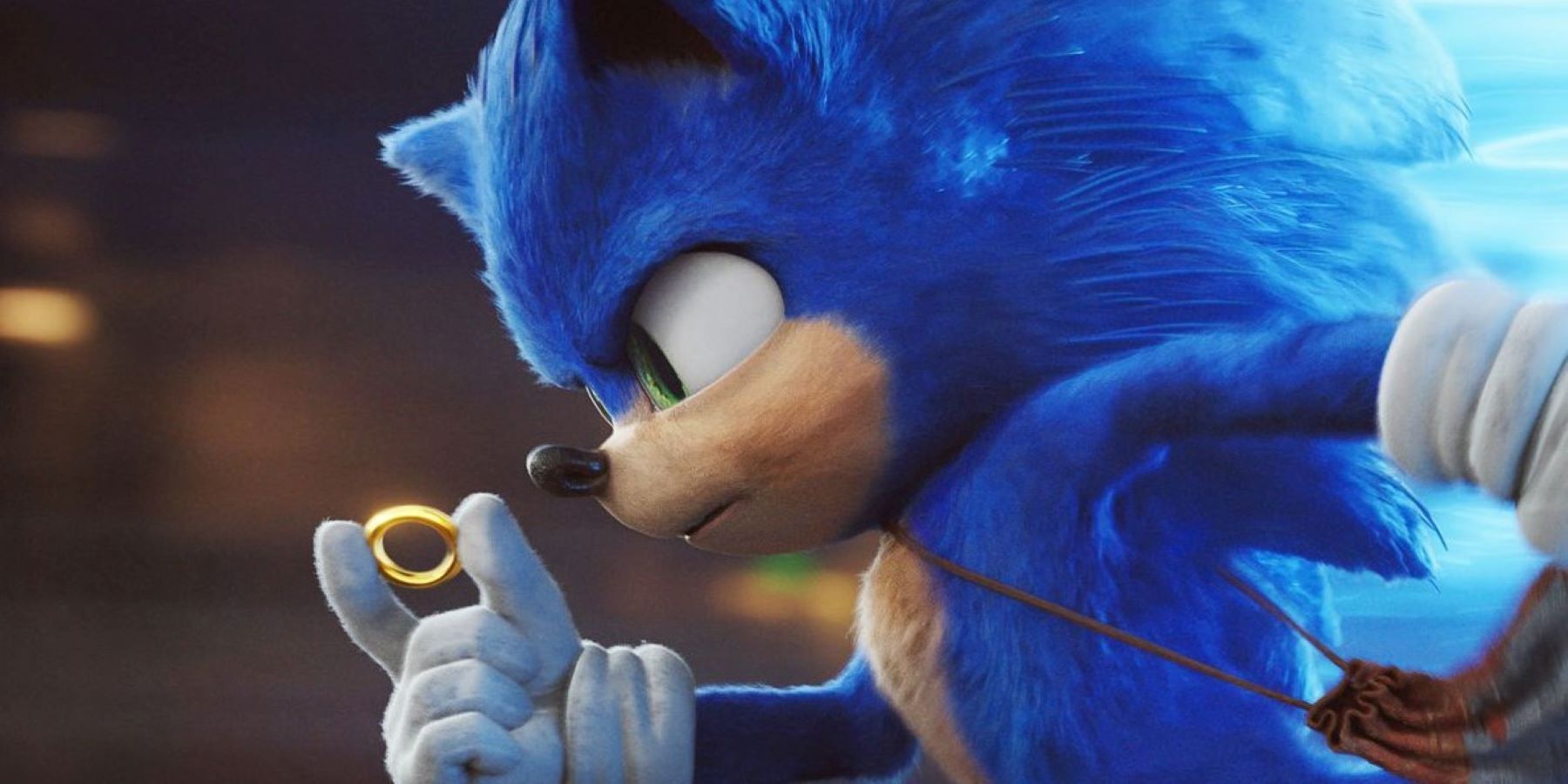 Sonic running and holding a ring in the Sonic the Hedgehog movie