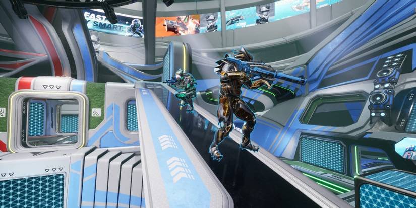 Splitgate players looking over the map 