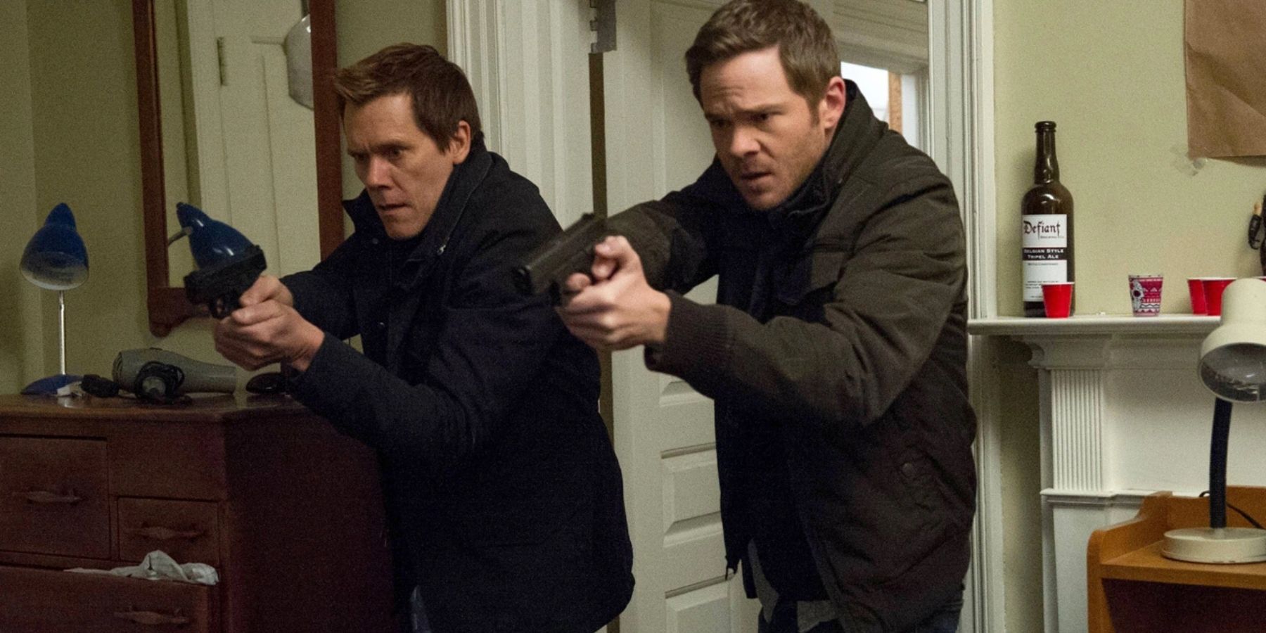 Ryan Hardy (Kevin Bacon) and Mike Weston (Shawn Ashmore) in The Following