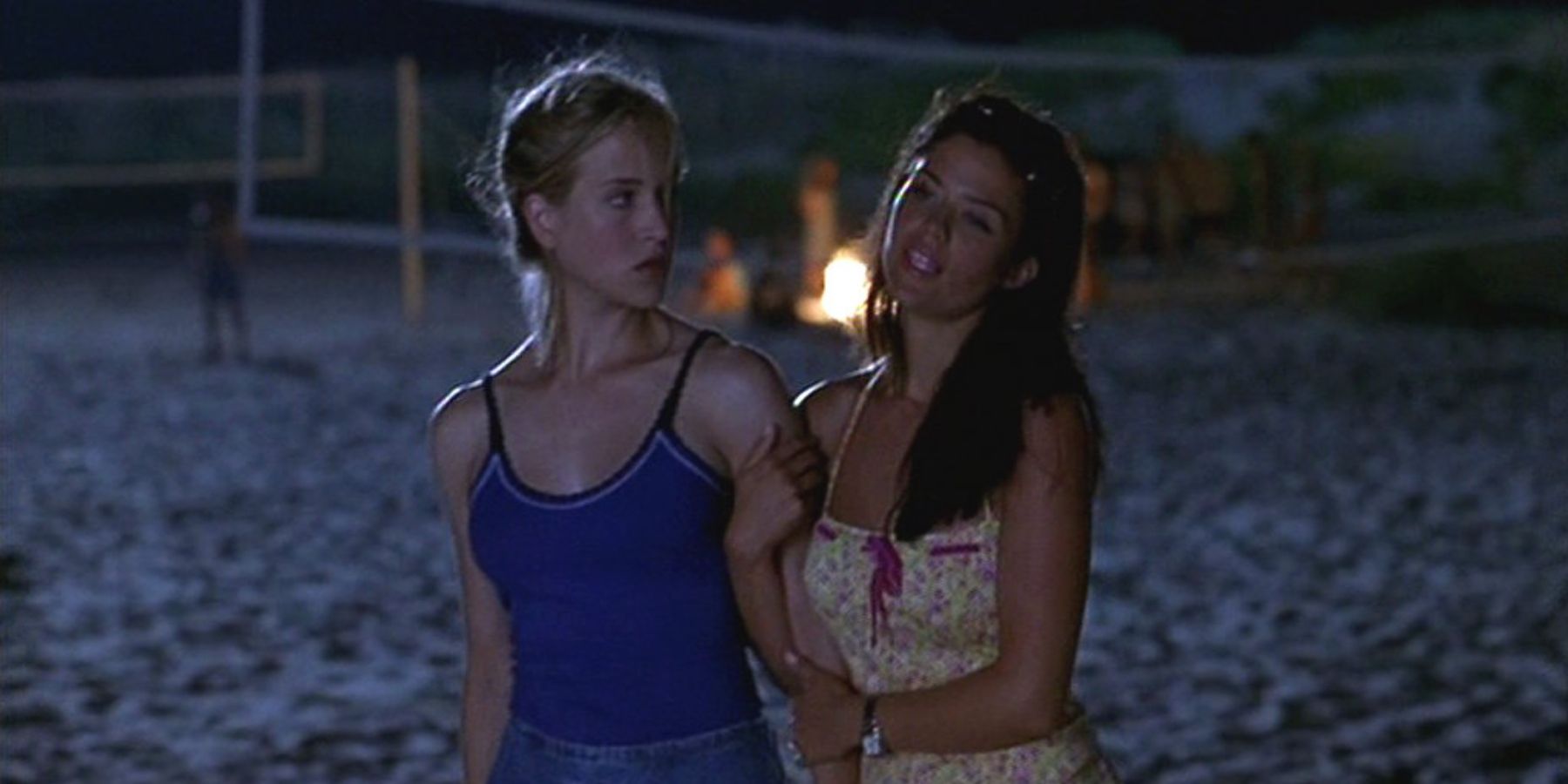 Adrien (Lori Heuring) and Brittany (Susan Ward) in The In Crowd