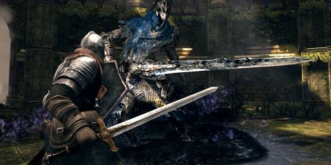 The playing holding a longsword while facing off against Artorias in Dark Souls