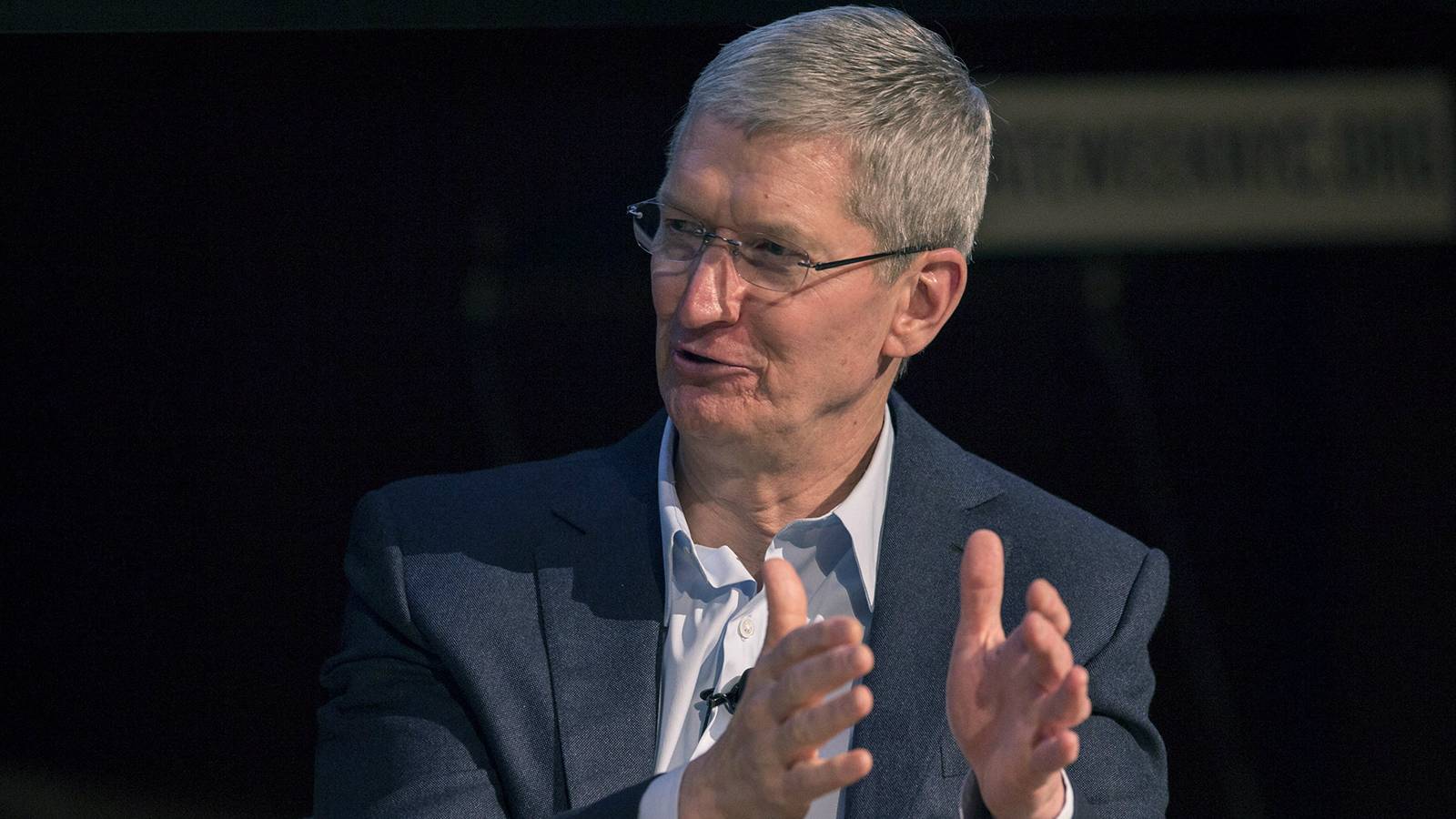 apple stops selling products russia