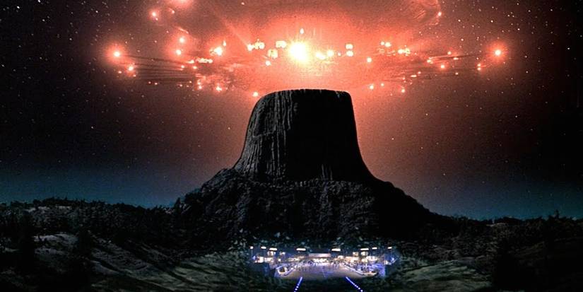 The Devil's Tower with the alien mothership above it