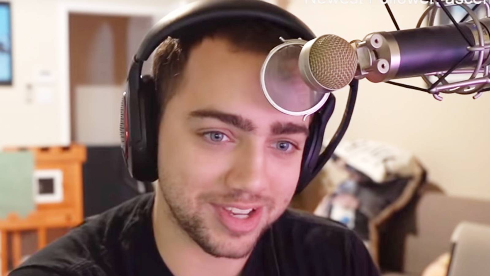 mizkif-donate-gift-wheelchair-van-fan-streamer
