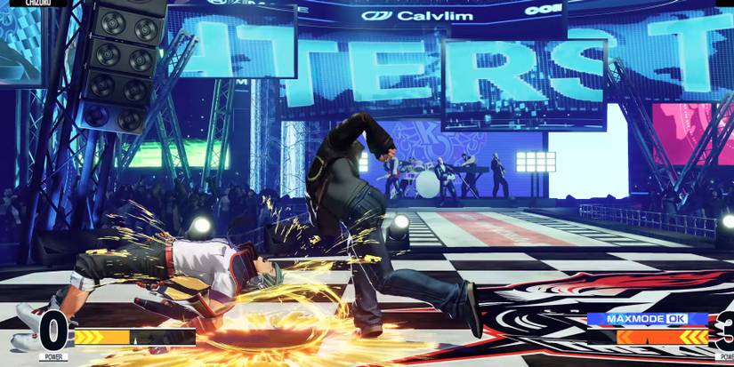 A KOF15 character doing a throw