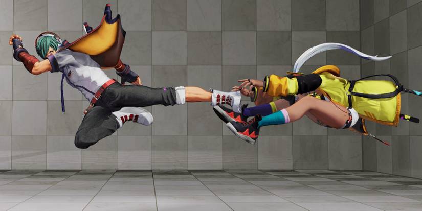 A KOF15 character pulling off a fluid combo