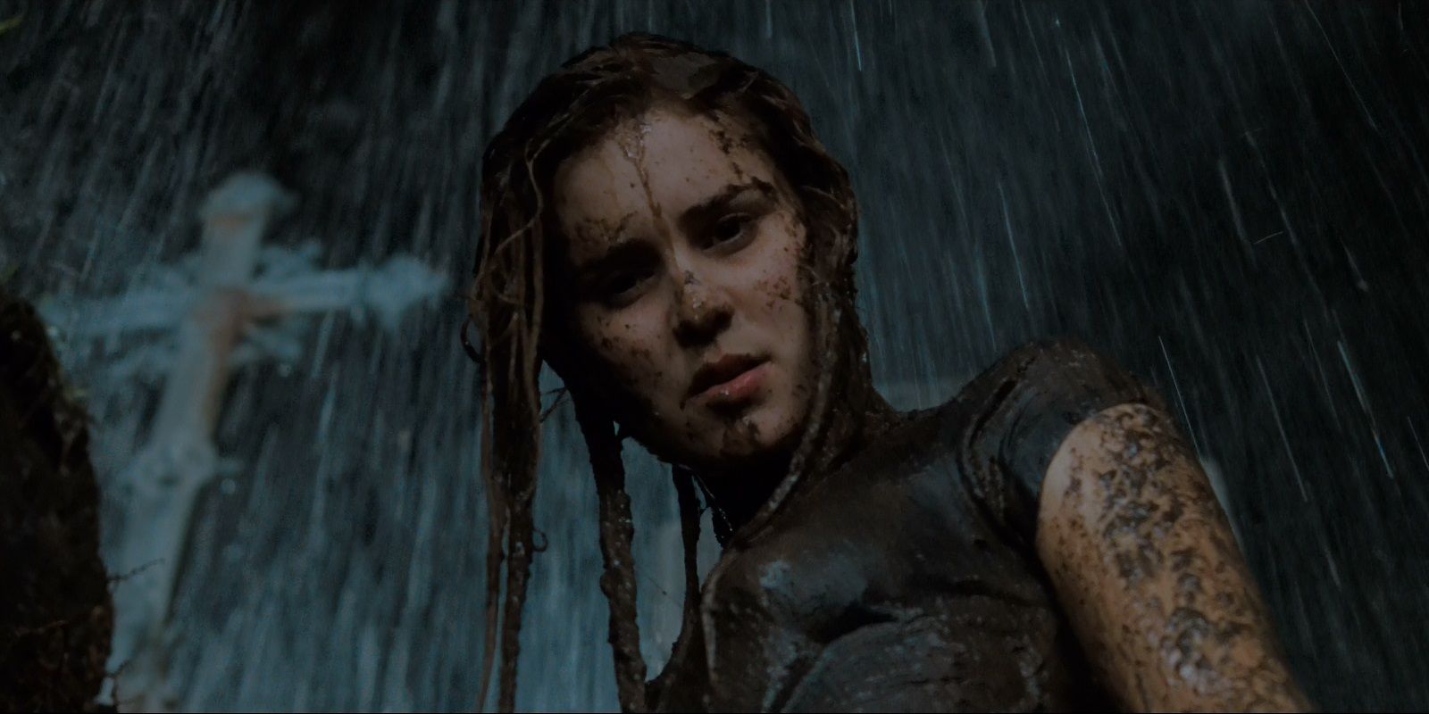 Alison Lohman standing in the rain in Drag Me to Hell