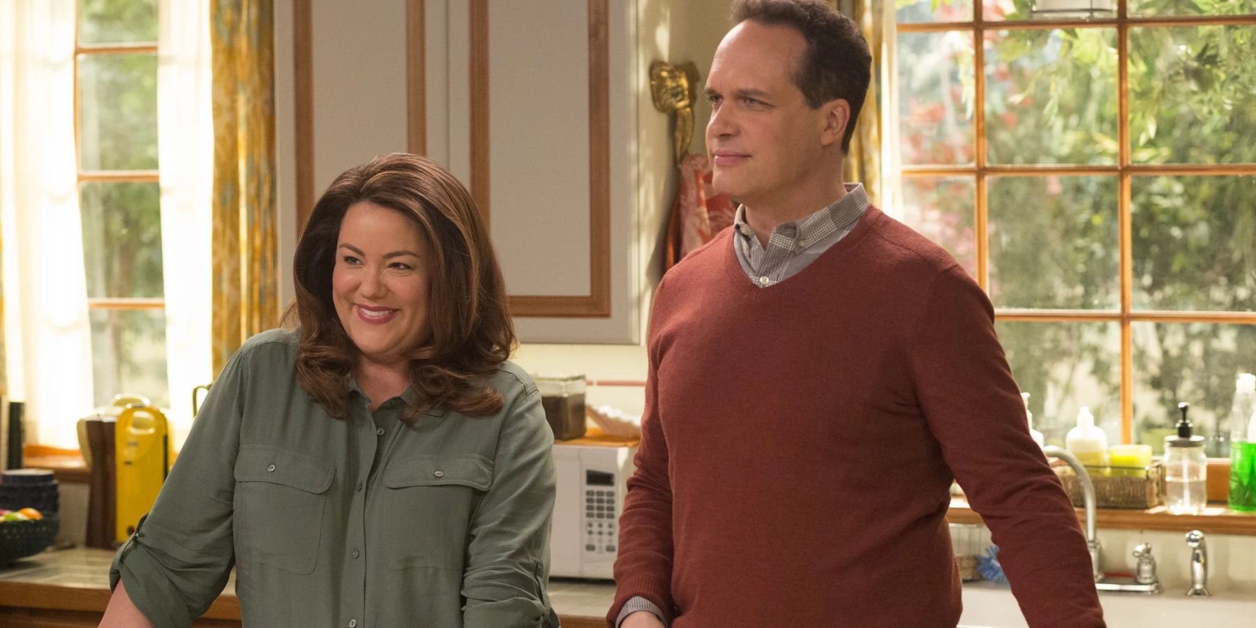 Katie Otto (Katy Mixon) and Greg Otto (Diedrich Bader) on American Housewife