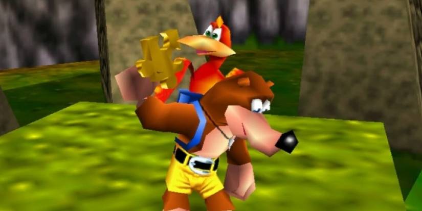 Banjo & Kazooie holding up a Golden Jiggy in Banjo-Kazooie for N64