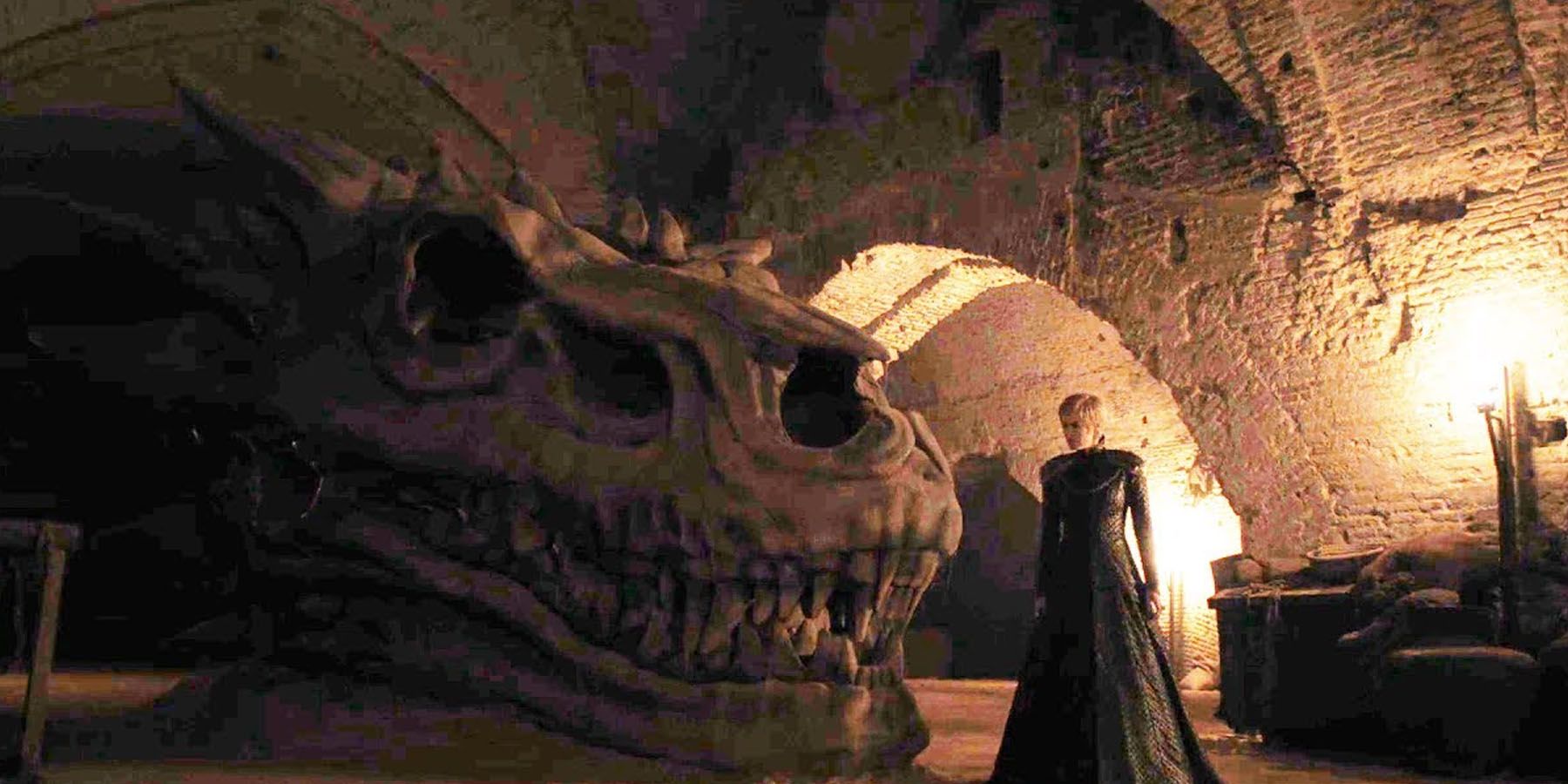 Game of Thrones Cersei with a dragon skull