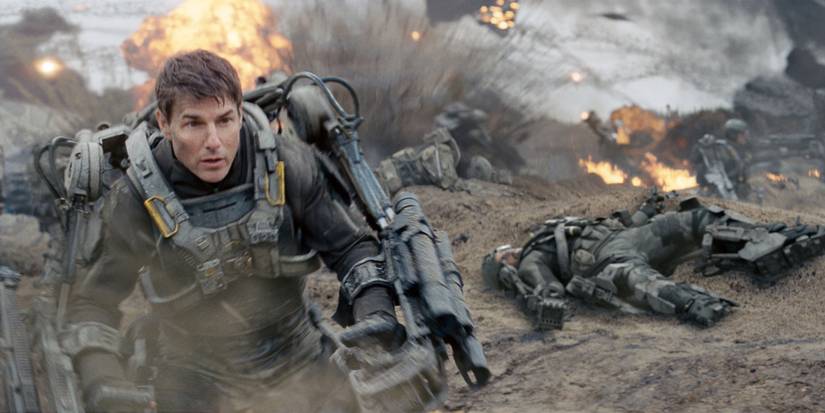 Tom Cruise in battle starring in Edge of Tomorrow