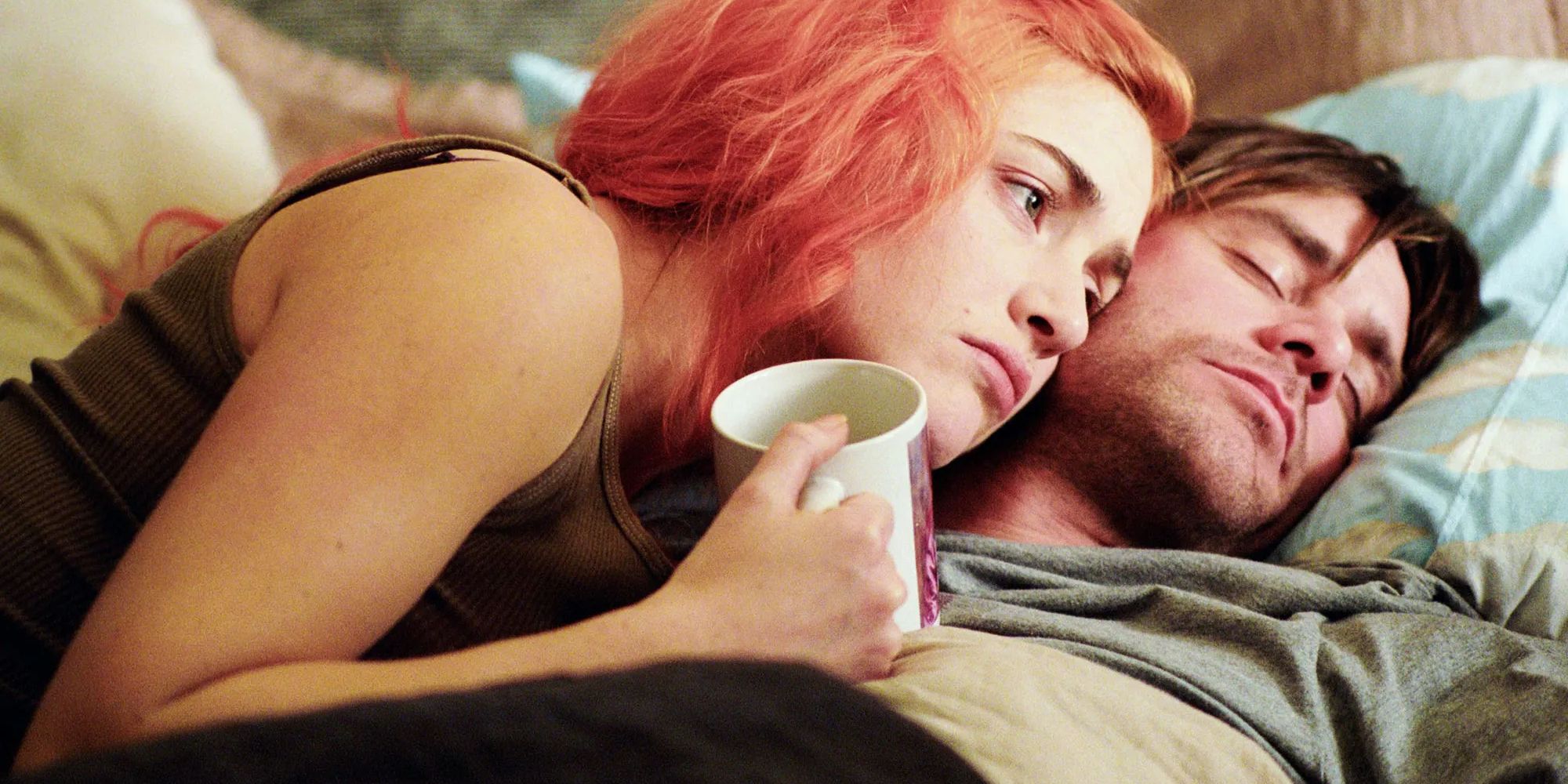 Kate Winslet as Clementine resting her head on Carrey as Joel in Eternal Sunshine