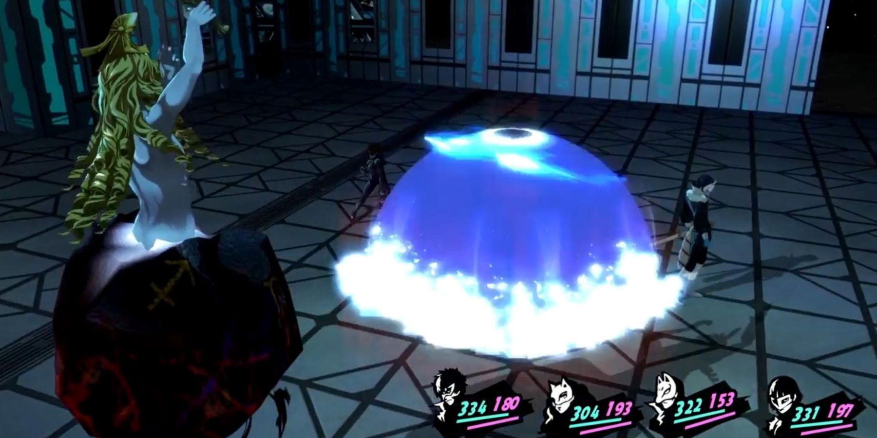 Митра применяет ядерный навык Фрейдин к Призрачному вору в Persona 5.