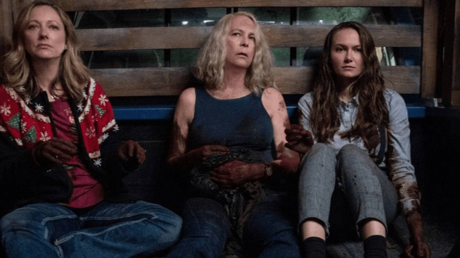 Karen Nelson (Judy Greer), Laurie Strode (Jamie Lee Curtis) and Allyson Nelson (Andi Matichak) in Halloween Kills (2021) 