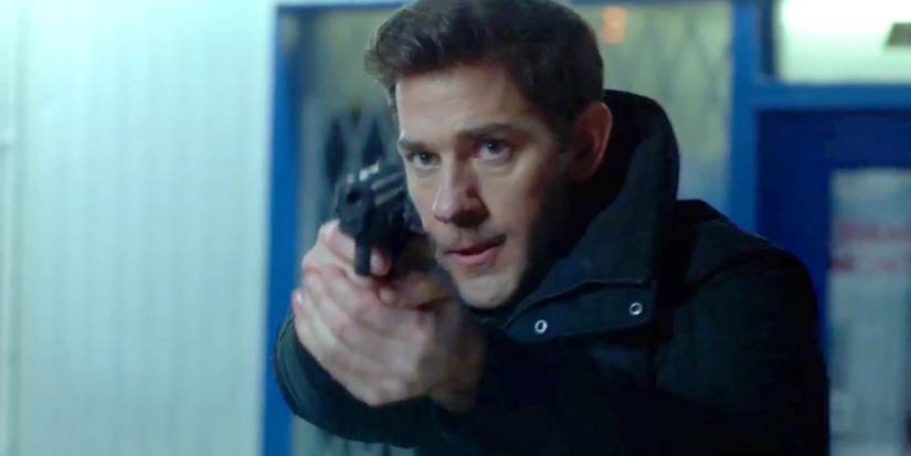 Jack-Ryan-using-a-pistol