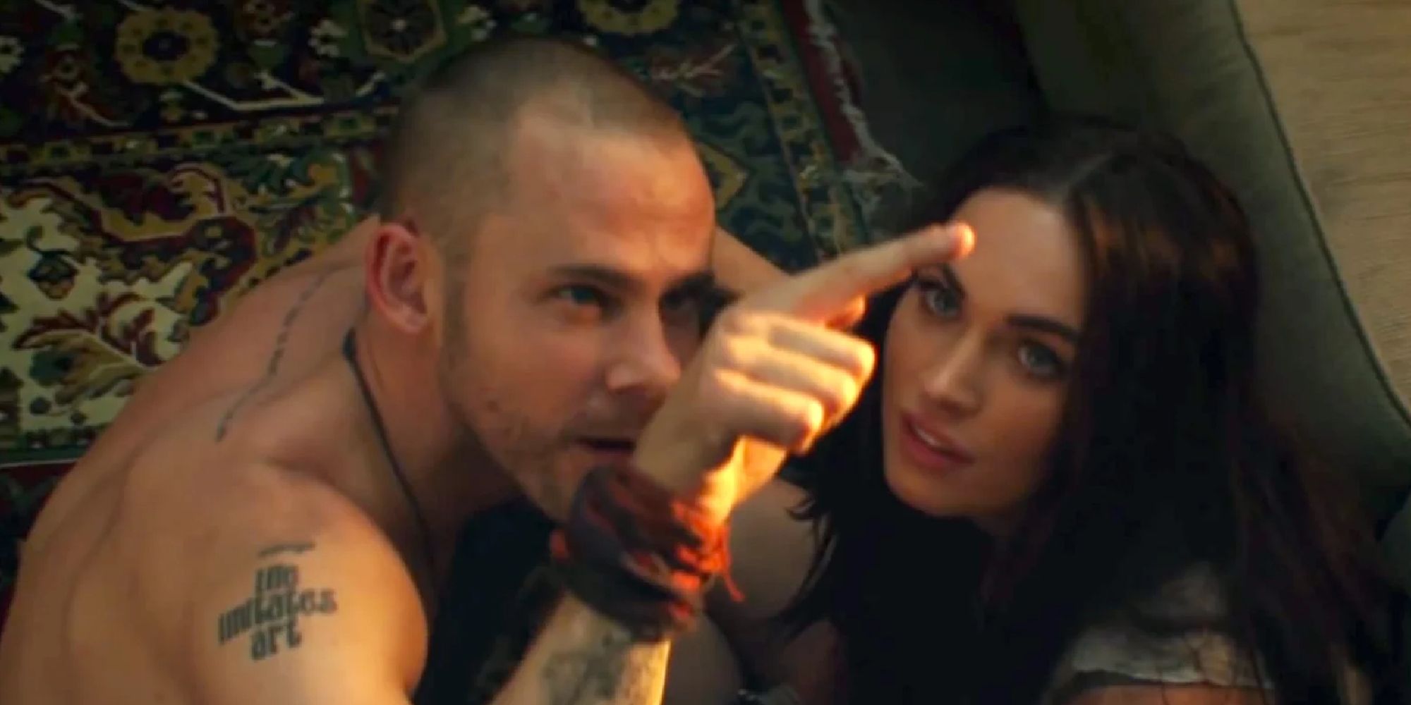Dominic Monaghan and Megan Fox as a couple in the Love The Way You Lie video