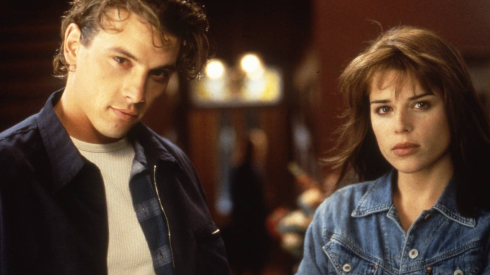 Billy Loomis (Skeet Ulrich) and Sidney Prescott (Neve Campbell) in Scream