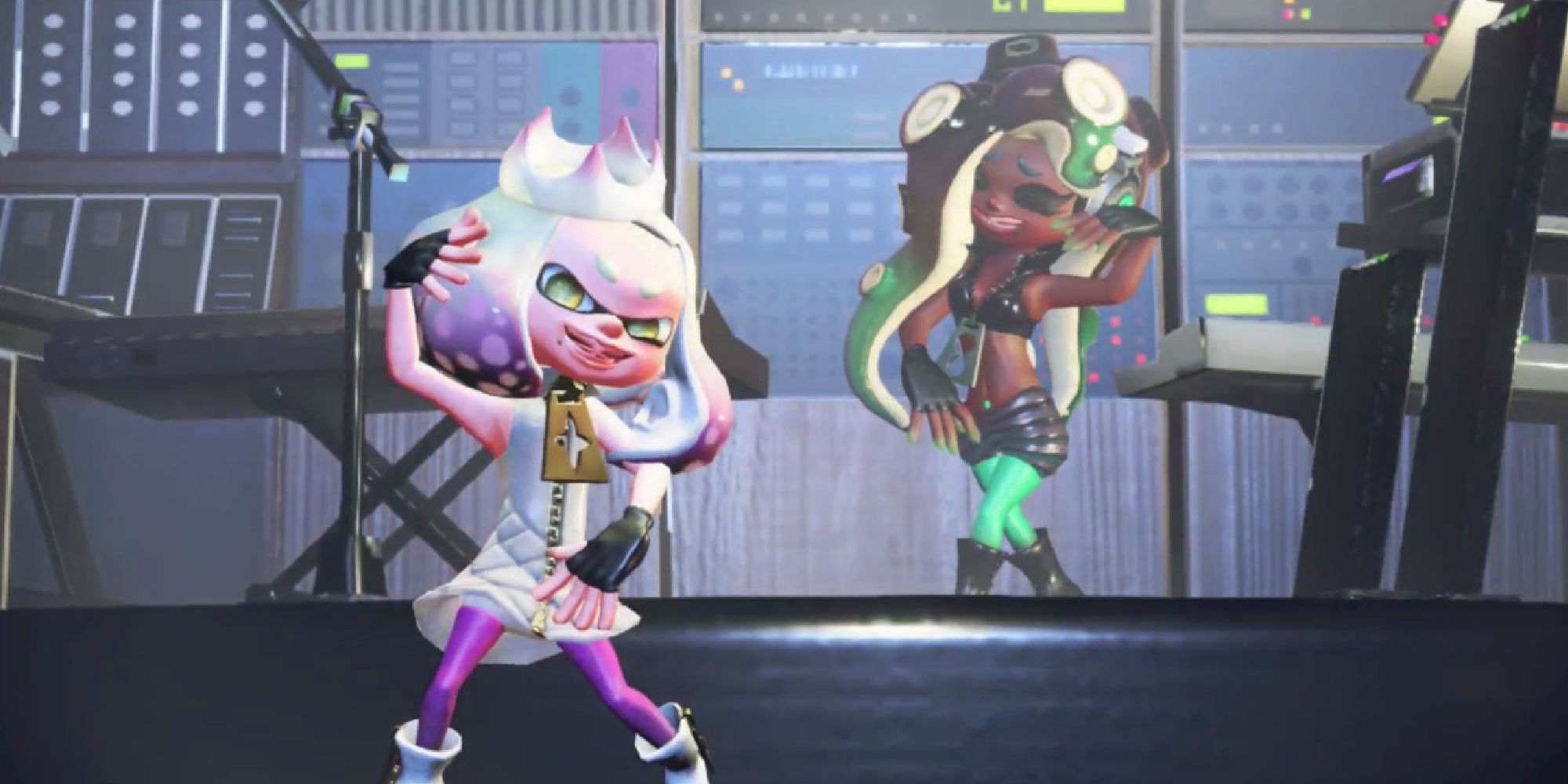 Pearl and Marina posing on-stage as Off The Hook in Splatoon 2