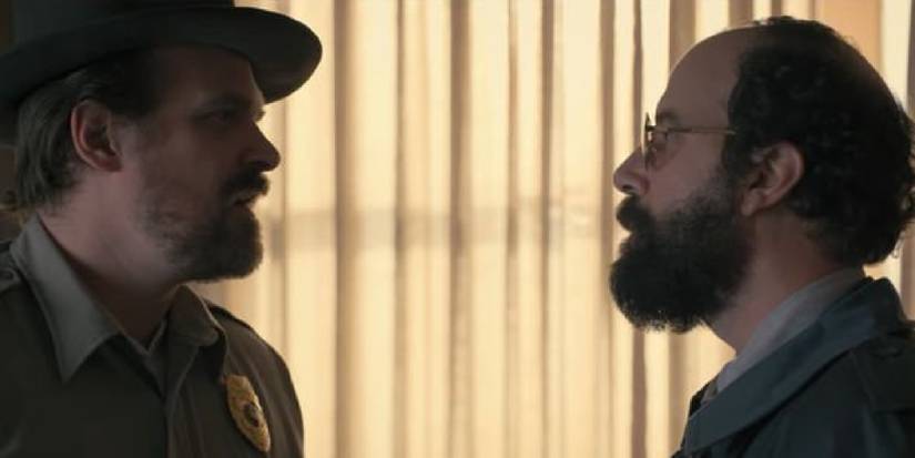 Hopper arguing with Murray Bauman in his office at the police station