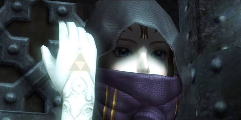 A cloaked Zelda shows off her Triforce of Wisdom in Twilight Princess