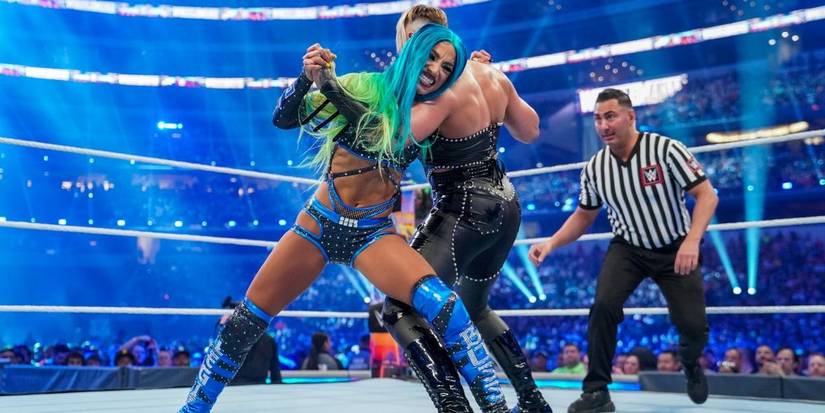 WWE Wrestlemania 38 Sasha Banks and Rhea Ripley lock up