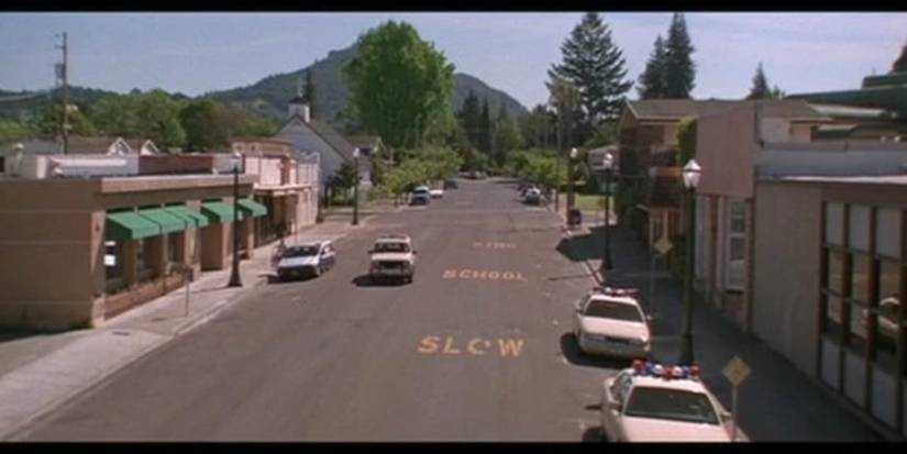 The main street in the small town Woodsboro in Scream