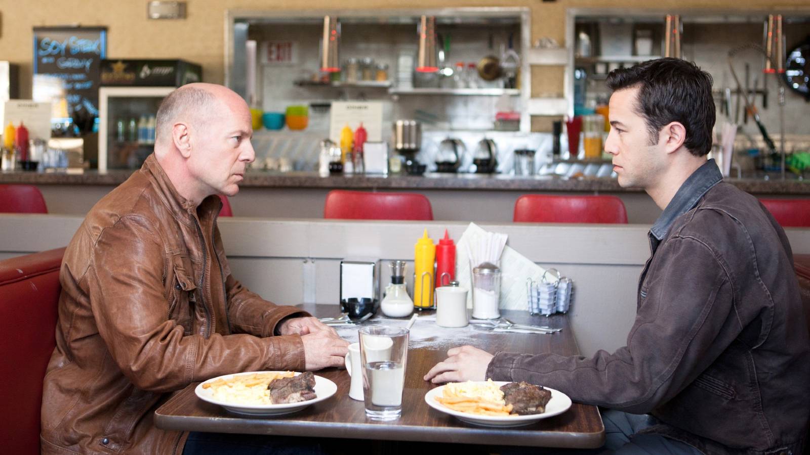 bruBruce Willis Joseph Gordon-Levitt Looper diner