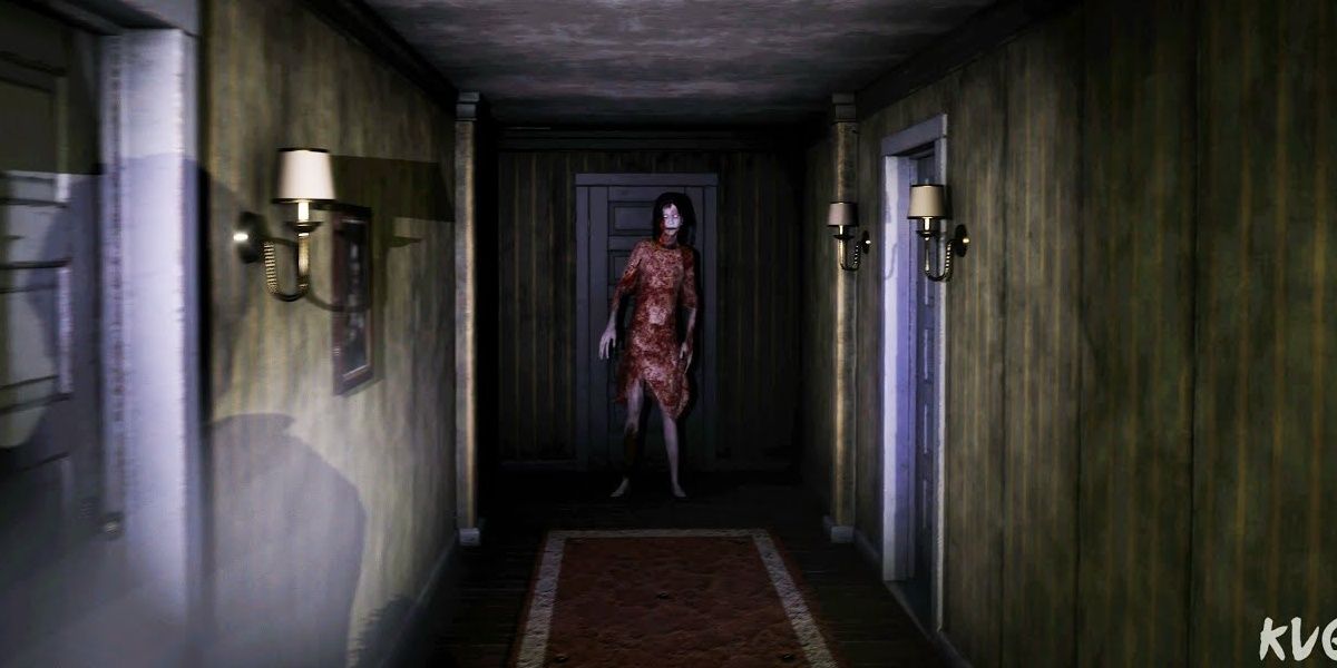 Players encountering a main monster in hallway