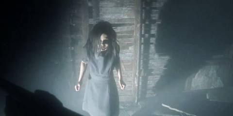 Ethan fighting Eveline Resident Evil 7