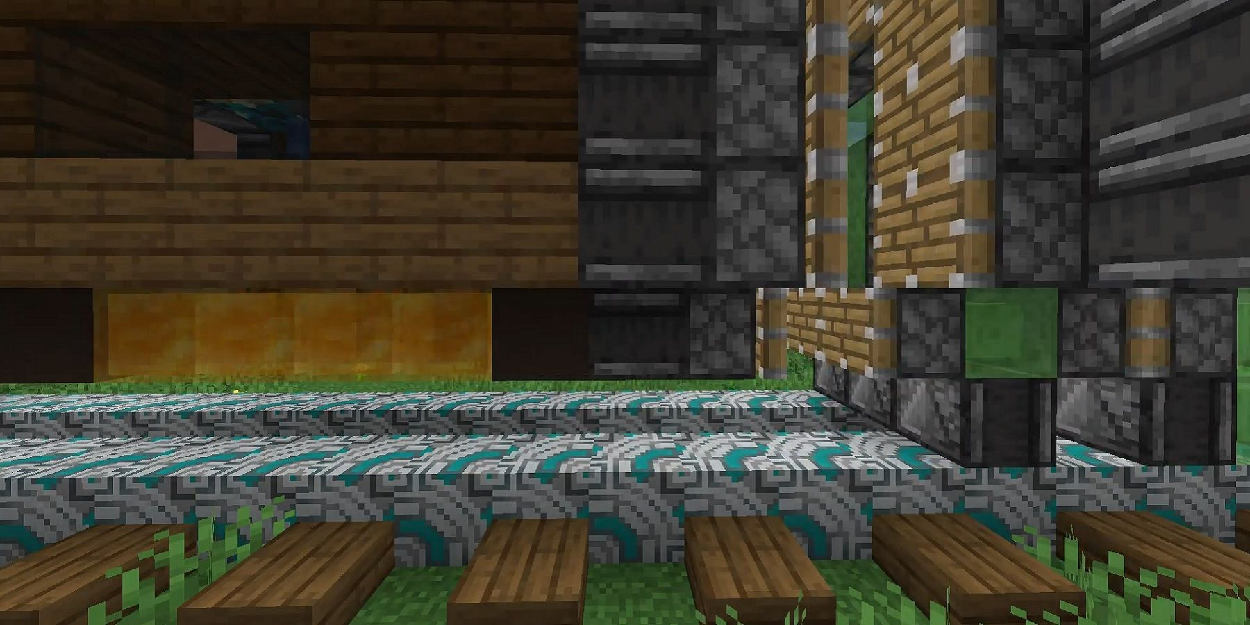 Screenshot from Minecraft showing the side of a train.