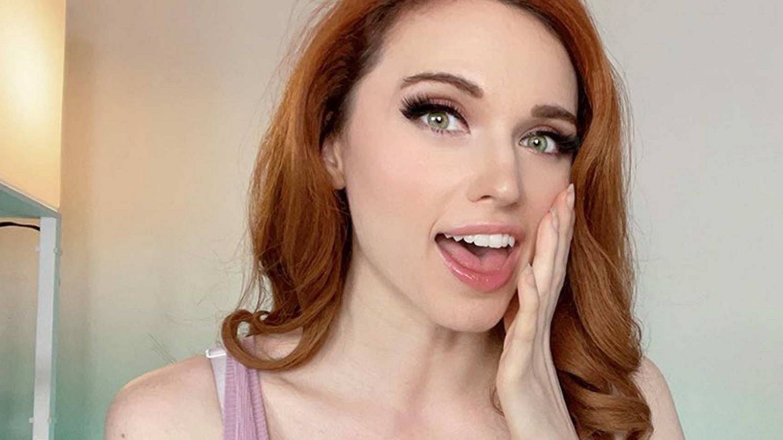 twitch amouranth streamer royale event