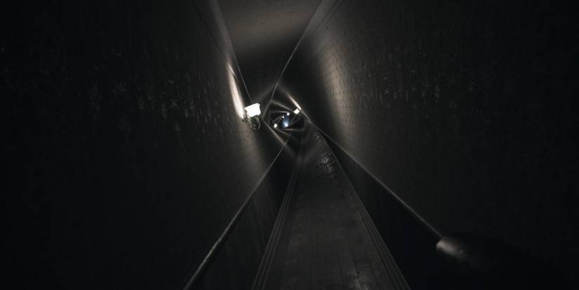 visage game horror corridor