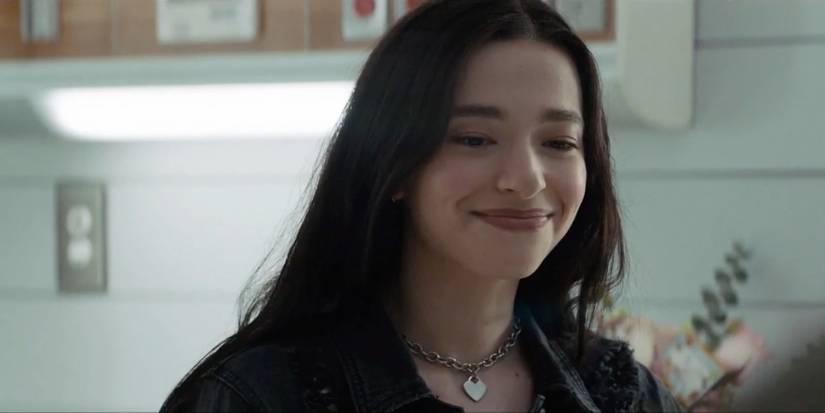 Amber Freeman (Mikey Madison) smiling in Scream (2022)