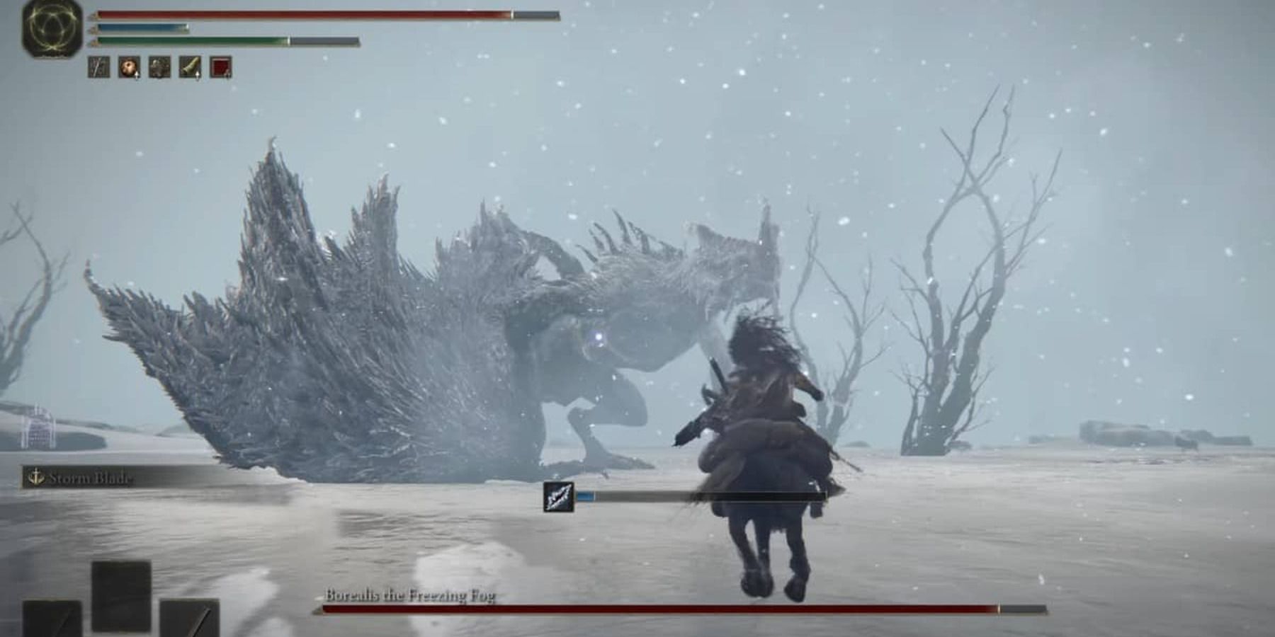 Игрок сражается с Бореалисом, Ледяным Туманом, в Элден Ринге.